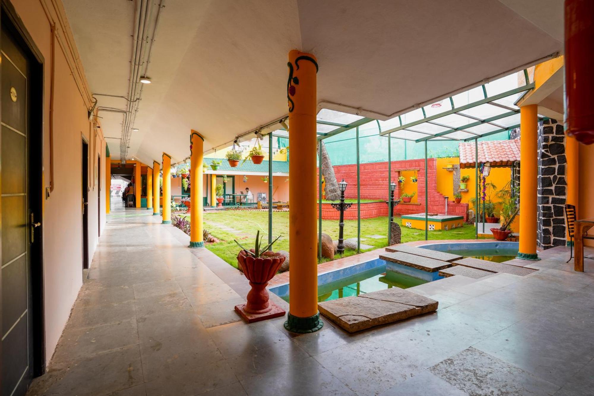 ホテル La Courtyard ポンディシェリ エクステリア 写真
